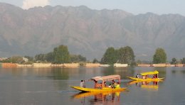 Vue sur les "housses boat" à Shrinagar