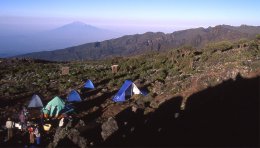 Shira camp à 3050 m avec vue sur le Mt Meru (4566 m)